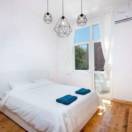 The White Apartment - Bogoridi Main Street Burgas City Exteriér fotografie